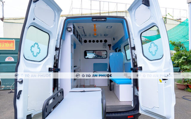 Khoang y tế xe cấp cứu Ford Transit