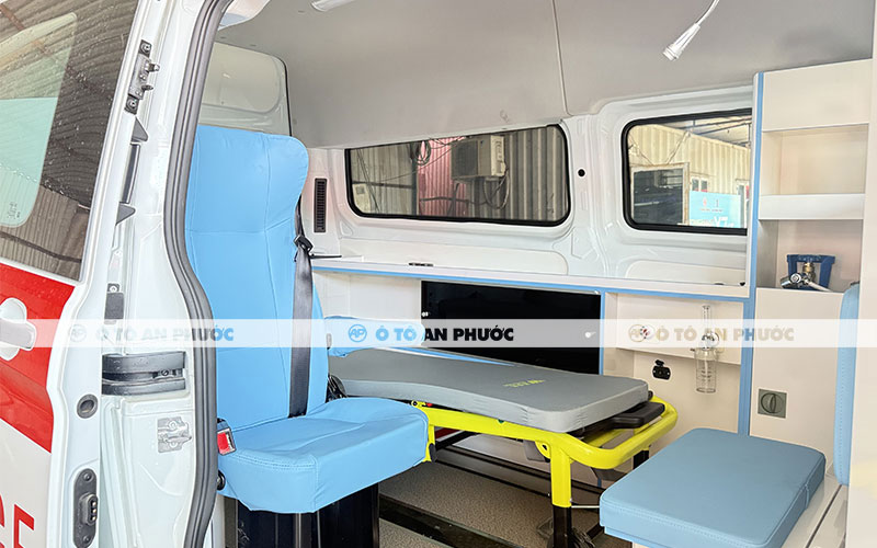 Trang bị xe cứu thương Ford Transit