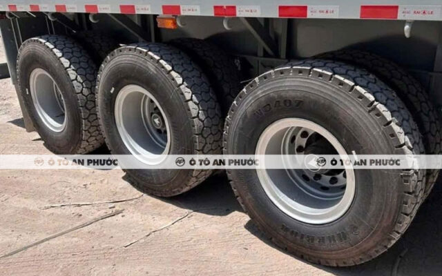 Lốp không săm 12R22.5 18PR