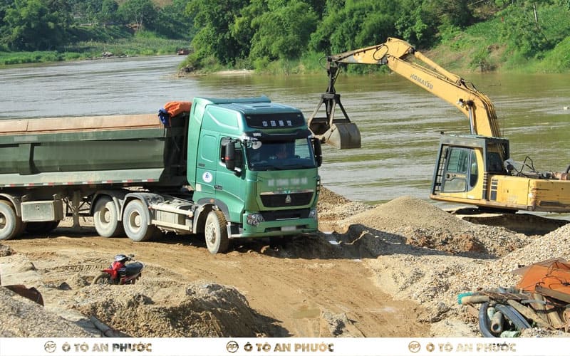 So sánh về khả năng linh hoạt và địa hình hoạt động