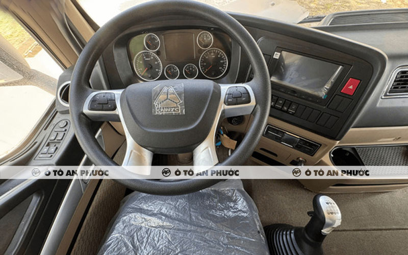 Nội thất xe ben Howo TX 400