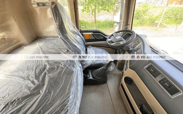 Nội thất xe ben Howo TX 400